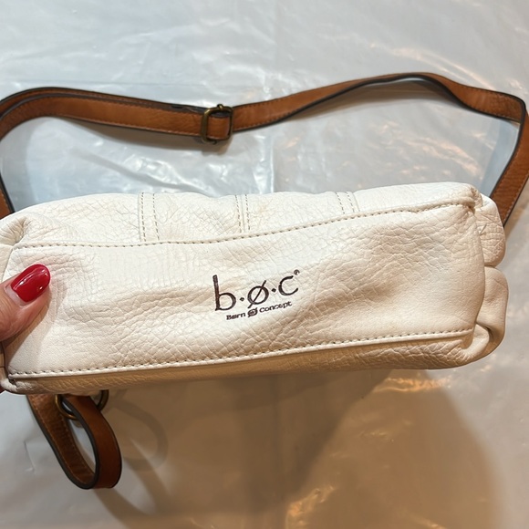 B.O.C. CROSSBODY PURSE Born Concept WHITE LEATHER brown accents Mccammon  10”x9” - Picture 8 of 13